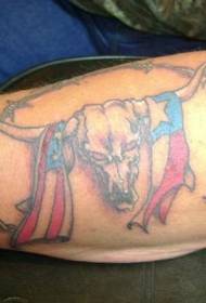 Padrão de tatuagem de bandeira americana de espinhos e touro crânio