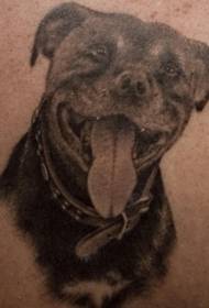 Ļoti laimīgs suns tetovējums pēc modeļa