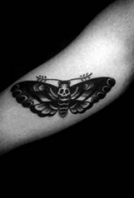 Zwart grijs tattoo creatief volledig zwart grijs insect tattoo patroon