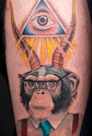 Рогатий шимпанзе з малюнком татуювання трикутник очей