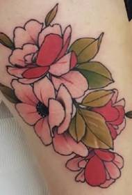 Joukko uutiskoulun kukkakasvitieteellisiä tatuointimalleja tummissa väreissä