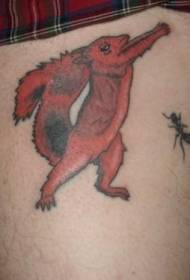 Scoiattolo del fumetto di colore della gamba che tiene il modello del tatuaggio del pugno