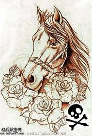 Modello bellissimo tatuaggio tatuaggio cavallo