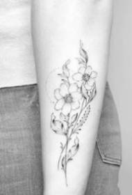 Расми гули Tattoo зебо 9 гули сиёҳ ва сафед тасвири хурди тату