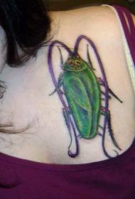 Modello femminile del tatuaggio della mucca di giorno verde del torace