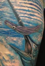 Fotos de tatuagem realista de lula e peixe-espada de cor de perna