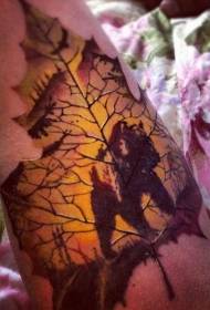 gjethe panje me ngjyra me modelin e tatuazhit të siluetës së ariut