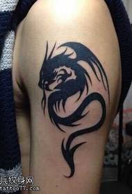 Modèle de tatouage totem bras dragon