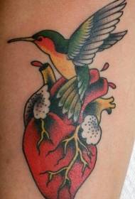 Ruoko rwemavara rwakaita mwoyo nehummingbird tattoo maitiro