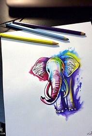 Manoscritto ad acquerello un modello di tatuaggio elefantino