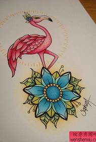 Un colorido manuscrito de tatuaje de flor de grulla de corona roja