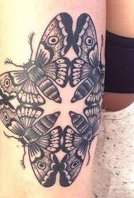 Braccio quattro motivi tatuaggio falena bianco e nero