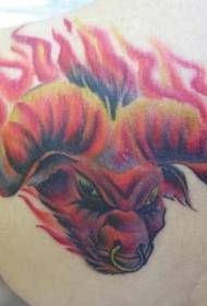 Hudičev bik in plamen barvni vzorec tatoo