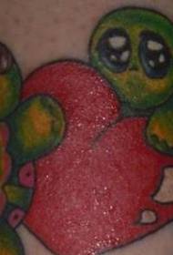 두 개의 녹색 거북과 붉은 마음 귀여운 문신 패턴