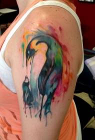 Lengan besar dicat pola penguin tinta warna-warni