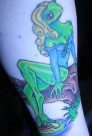 Нога цвета лягушки леди красоты татуировки