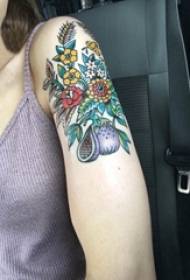 O braço da colegial pintado linhas simples planta criativa flor tatuagem imagem