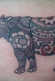 Ramię malowane tatuażem totem kwiat nosorożca