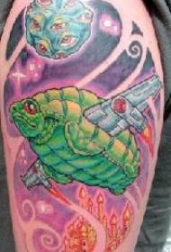 Image de tatouage de bateau spatial de la tortue de mer surréaliste couleur épaule