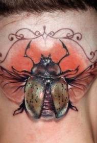 Bel modello di tatuaggio color scarabeo sulla testa
