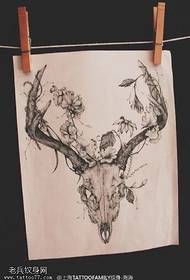 惊悚的羚羊头手稿纹身图案