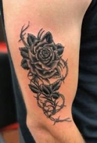 Skoaljonge earm op swarte prik abstrakte rigels kreative plant bloem rose tatoeage ôfbylding