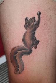 Qaabka midabka lugta leh ee loo yaqaan 'squirrel tattoo tattoo'