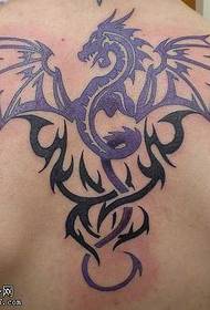 Nazaj vzorec tetovaže zmaj totem