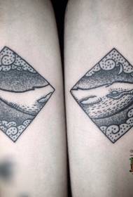 Arm snaakse geometriese tatoeëringpatroon vir groot walvis