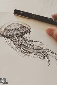 Pàtran tatù jellyfish làmh-sgrìobhainn clasaigeach