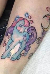 Pony Polaroid Tattoo Dreymandi og fallegt lítið Burberry húðflúr