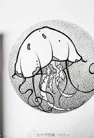 Làmh-sgrìobhainn a ’togail pàtran tatù jellyfish