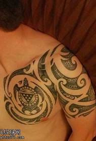 Motivo a mezzo tatuaggio totem tartaruga