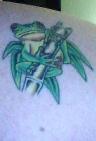 Schulterfarbener Bambus mit Frosch-Tattoo-Muster