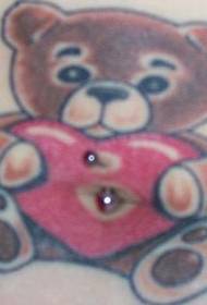 Oso de peluche con patrón de tatuaxe de corazón vermello