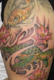 Ručno obojena kornjača i koi uzorak tetovaža
