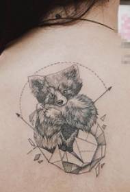 女生背部黑色线条几何元素创意泰迪熊纹身手稿