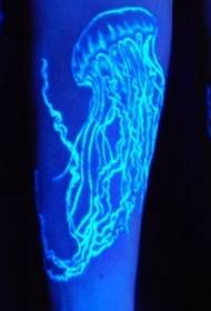 Padrão de tatuagem fluorescente bela água-viva