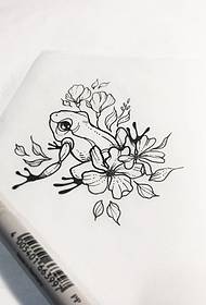 Manoscritto modello piccolo tatuaggio rana fiore dipinto fresco