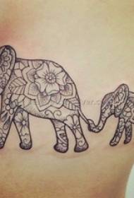 Fille côté taille sur image de tatouage éléphant modèle créatif gris motif de croquis gris noir