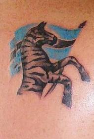 Плечовий колір патріотичного малюнка татуювання зебри