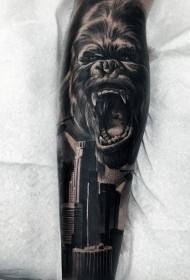 手臂黑憤怒的大猩猩與城市紋身