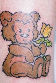 Uzorak tetovaže medvjeda i žutog cvijeta