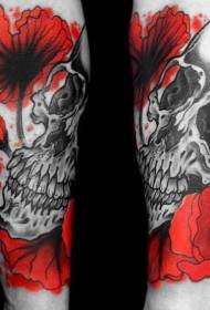 rankos paprastos raudonos gėlės su kaukolės tatuiruotės modeliu