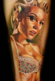 modello realistico del tatuaggio del ritratto femminile seducente sexy realistico del braccio