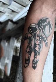 astronauta sinplea planeta tatuaje ereduarekin