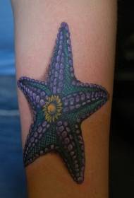 прекрасный цвет татуировки рука морская звезда