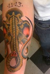 Arme ond farve mammut tatoveringsmønster