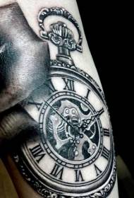 bellissimo braccio in bianco e nero modello di tatuaggio orologio meccanico