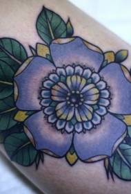 традиционални љубичасти цвјетни узорак тетоваже на руци